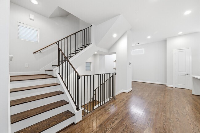 Building Photo - 1225 Bonner St