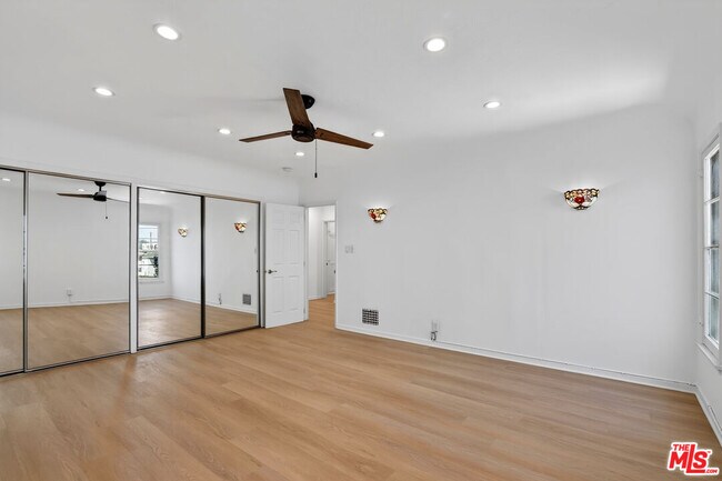 Building Photo - 900 S Wooster St