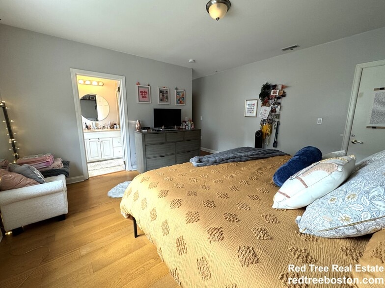 Building Photo - 4 N Crescent Circuit