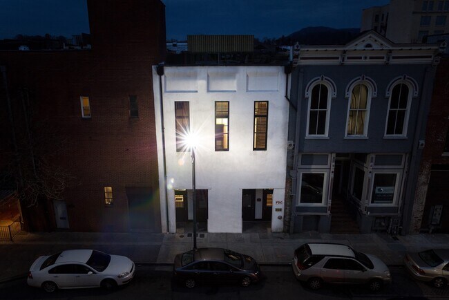 Building Photo - 116 E Market St