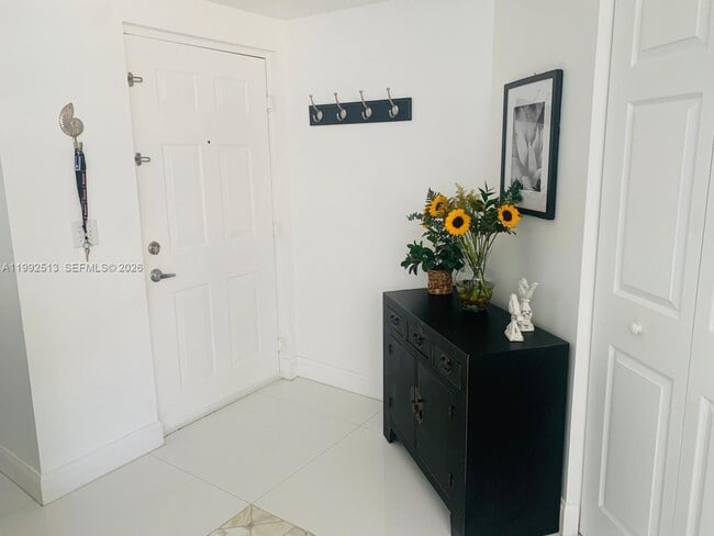 Building Photo - 17150 N Bay Rd