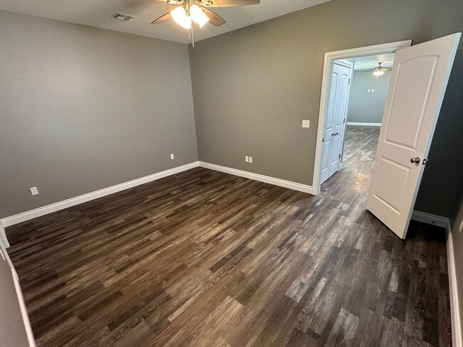 Building Photo - For lease: 2 Bed, 2 Bath Home Rural Neosho...