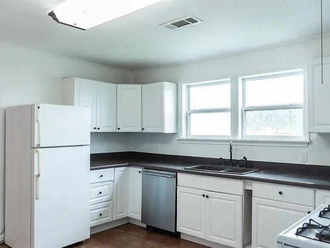 Building Photo - 5311 Perry Ave