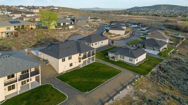 Building Photo - Stunning New Construction Five Bedroom Three Bath in South Richland!