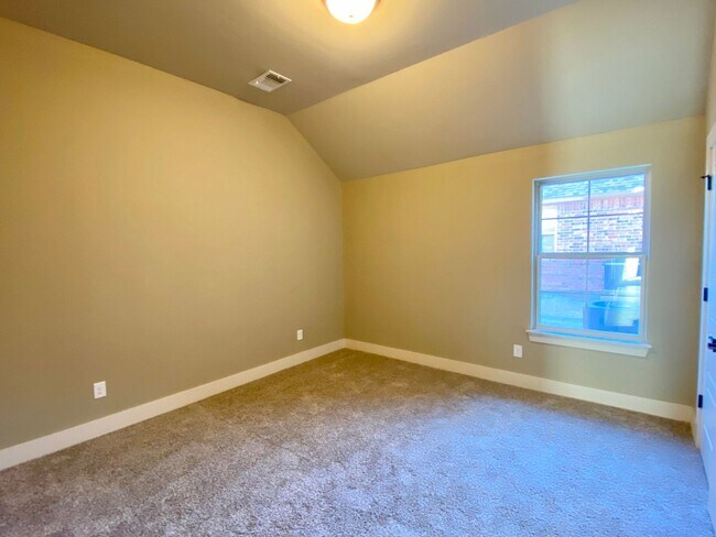 Building Photo - 2011 Allora Ct