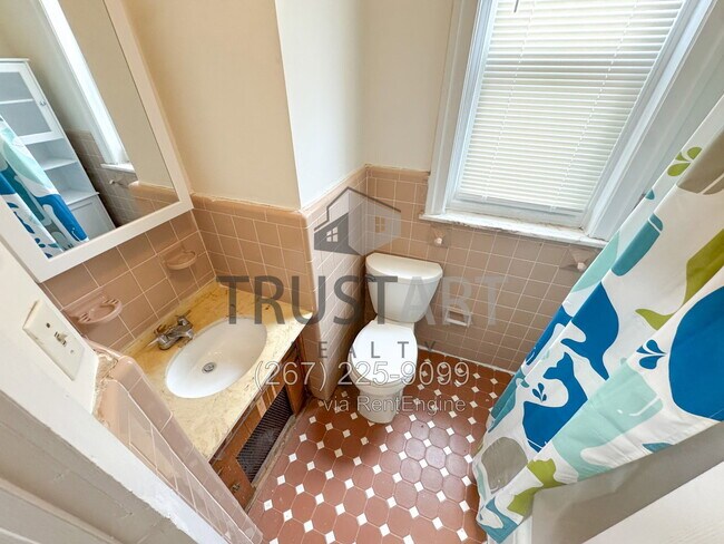 Building Photo - 2082 Albright St