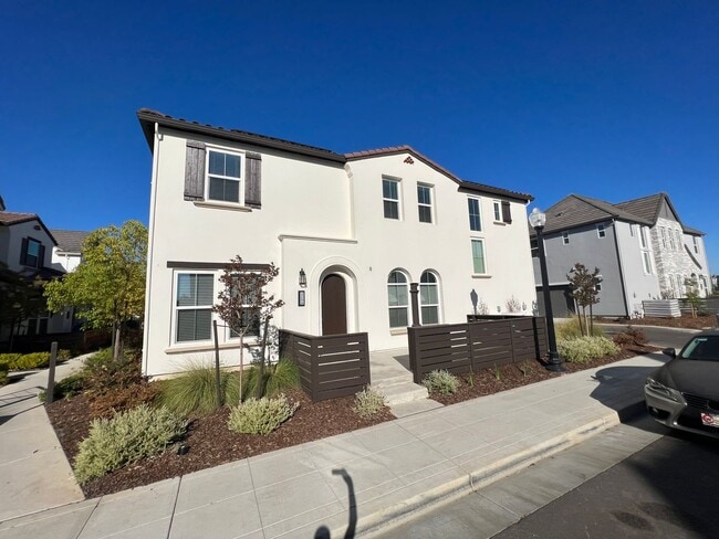 Building Photo - 4 Bed / 3 Bath | Crocker Village Home Available Now