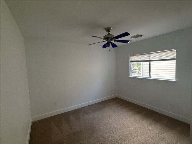 Building Photo - 809 Dragonfly Dr