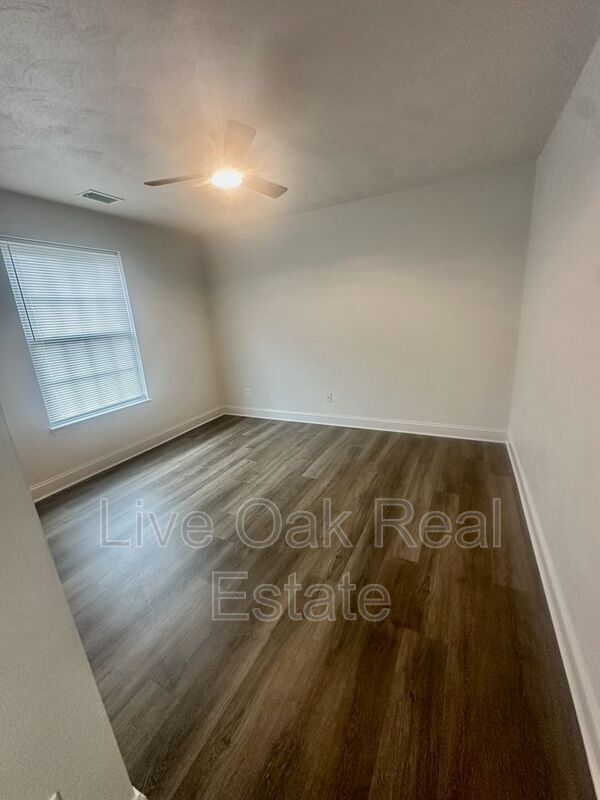 Building Photo - 1606 Parks Ave