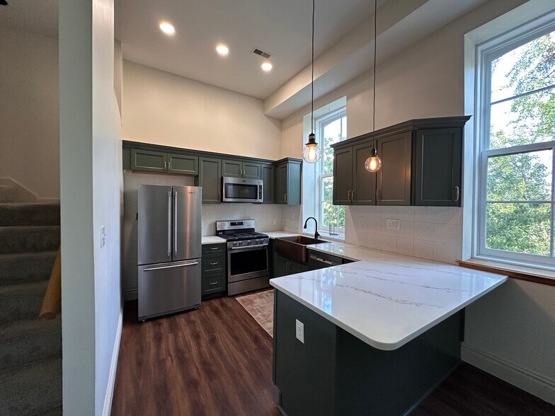 Building Photo - 1621 S 11th St