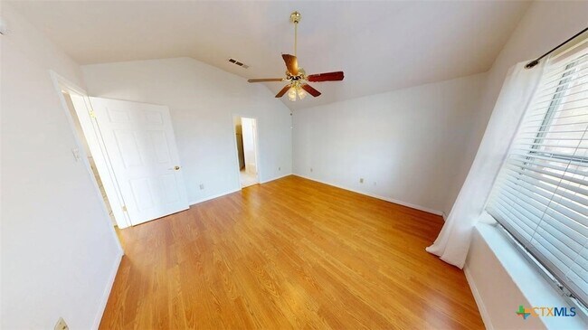 Building Photo - 411 Tomahawk Dr