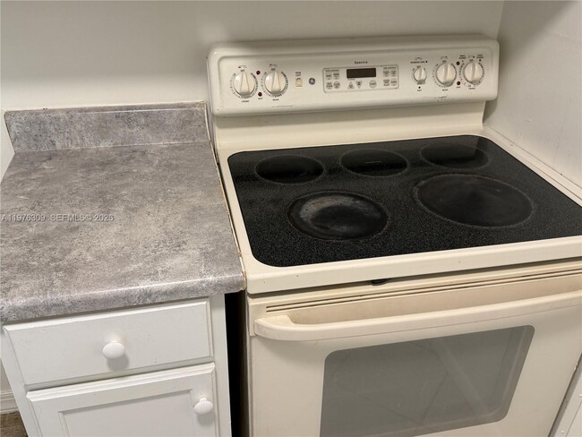 Building Photo - 8100 Sunrise Lakes Blvd