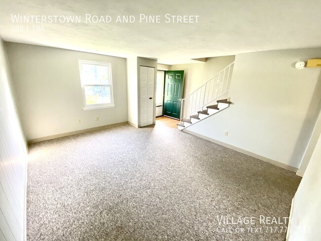 Building Photo - Large 2-Bedroom Townhome in Red Lion! Pati...