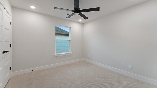 Building Photo - 1831 Utopia St