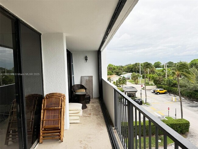 Building Photo - 5600 N Flagler Dr