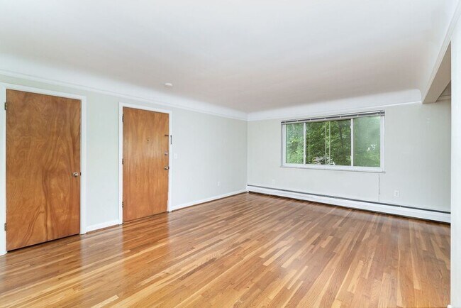 Building Photo - 3525 Linwood Ave