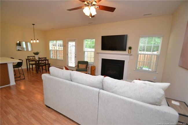 Building Photo - 3115 Manhasset Ln