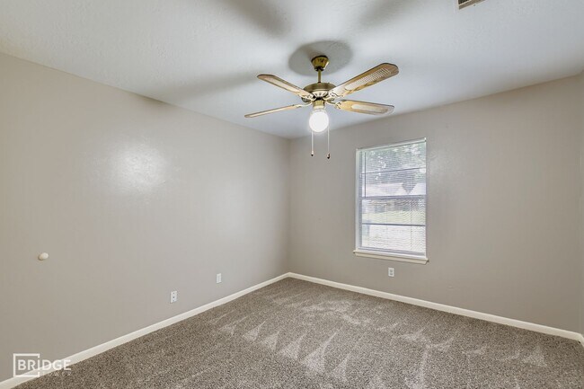 Building Photo - 1611 Hazelwood St