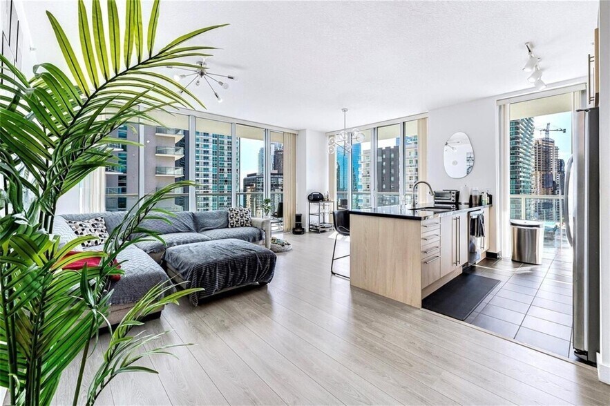 Building Photo - 1111 SW 1st Ave