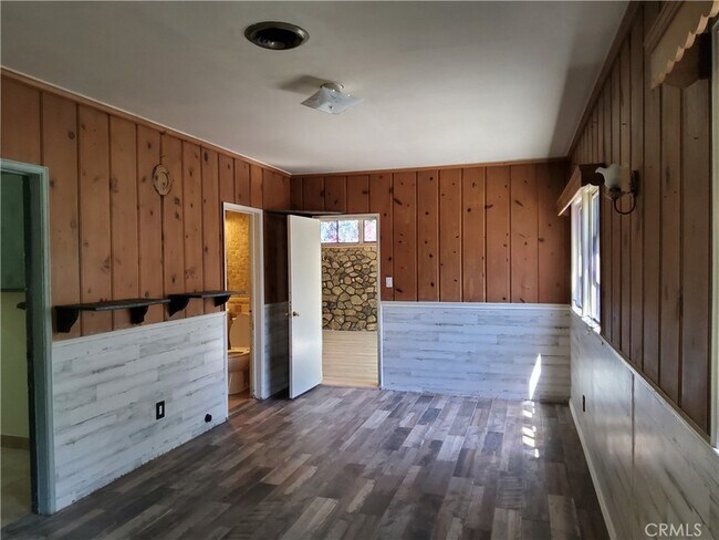 Building Photo - 10630 Hillhaven Ave