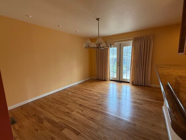 Building Photo - Beautiful expansive home for lease