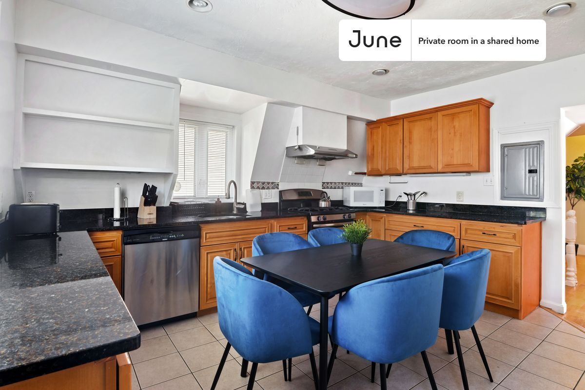 Building Photo - Room in Shared 6 bed/2 bath home in Allston