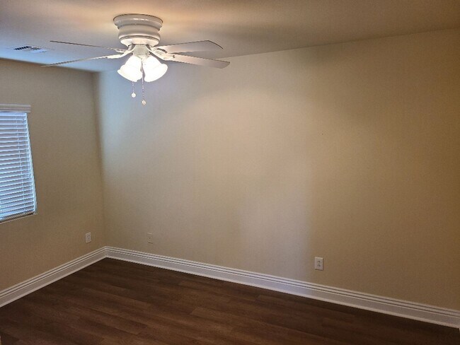 Building Photo - Amish #2