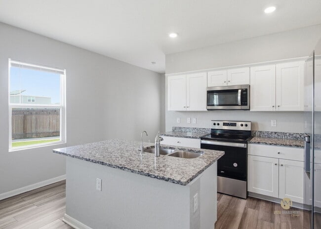 Building Photo - 5625 Pearl Mdw
