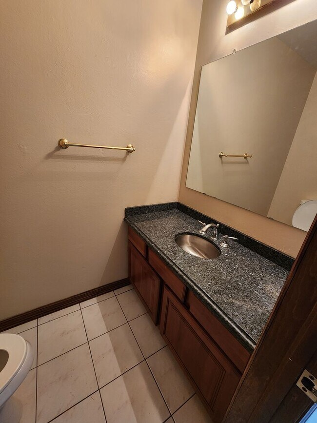 Building Photo - Beautiful 4 Bedroom Home on Cul Du Sac Wit...