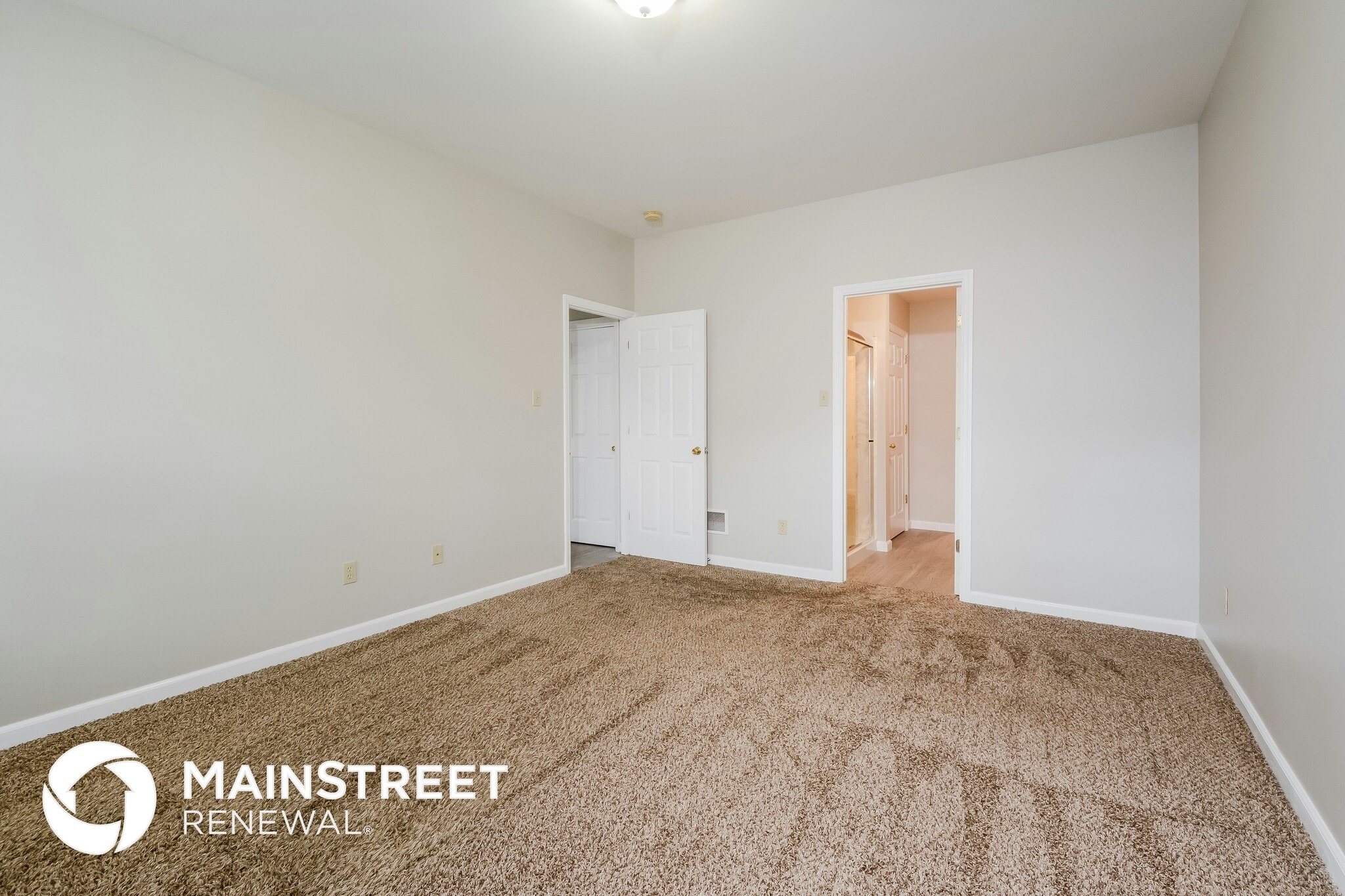 Building Photo - 2016 Village Glen Dr