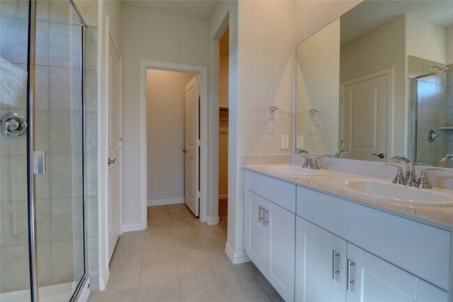 Building Photo - 4104 Zoe Ln