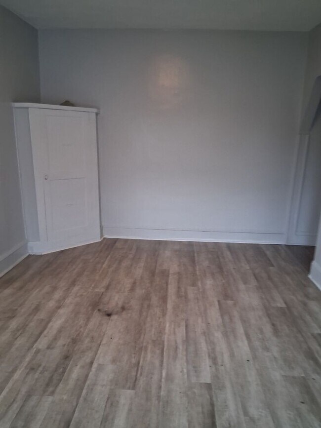 Building Photo - 4008 Ardmore Ave