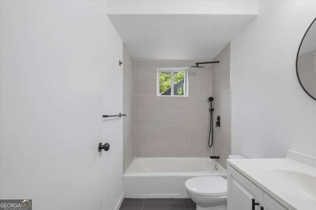 Building Photo - 608 N College Dr