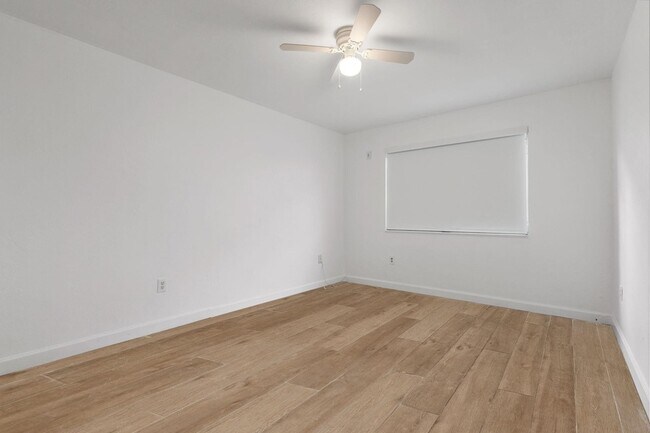 Building Photo - 7831 SW 56th St
