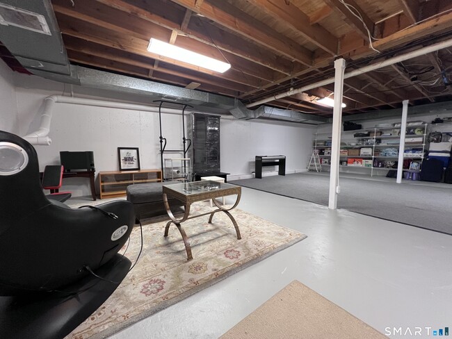 Building Photo - 32 Regents Pk