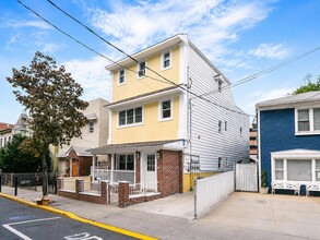 Building Photo - 520 34th St
