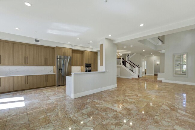 Building Photo - 2468 Aquasanta
