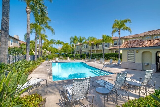 Building Photo - Immaculate Town Home in the Valencia Commu...
