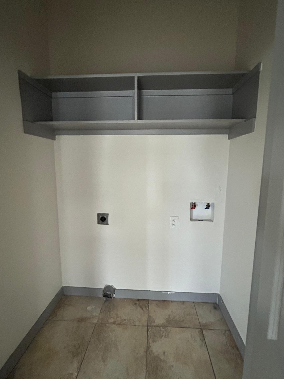 washer/dryer hook ups downstairs - 6533 Brittmoore Rd