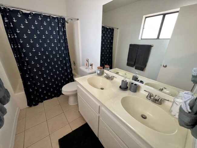 Building Photo - Furnished 3 BR Vacation Rental Includes utilities Near Target Center/Golf/Hwy 95