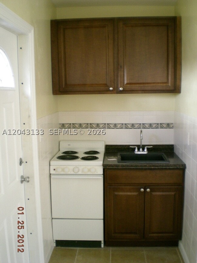 Building Photo - 1843 Funston St