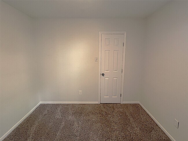 Building Photo - 3307 Golden Willow Dr