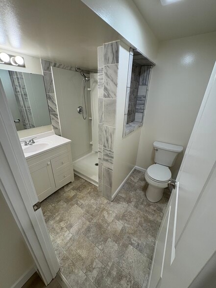 Building Photo - 6120 Strathmore Ln