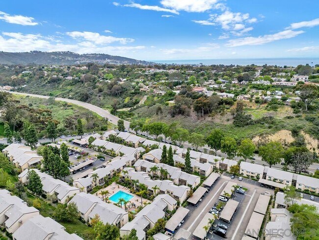 Building Photo - 8521 Villa La Jolla Dr