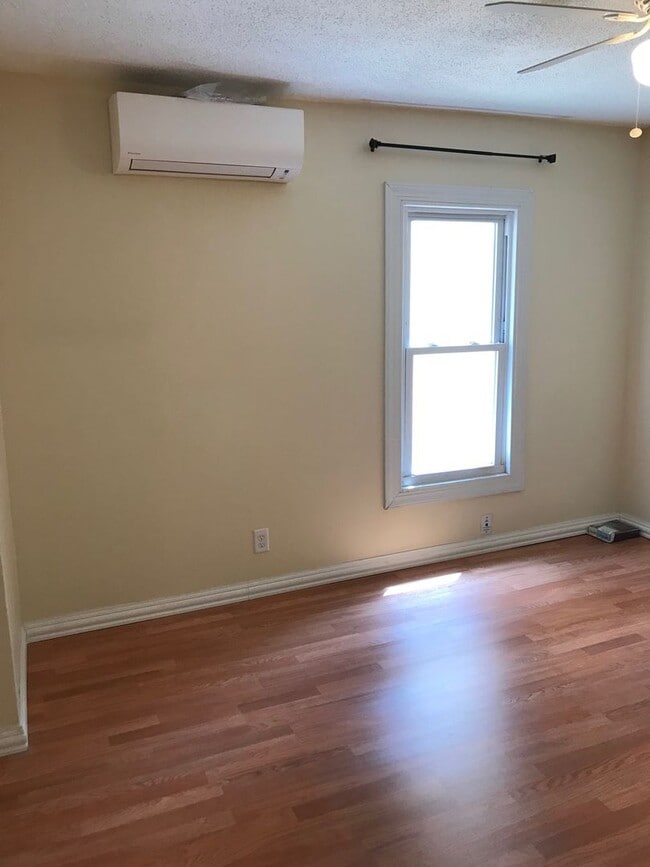 Building Photo - 612