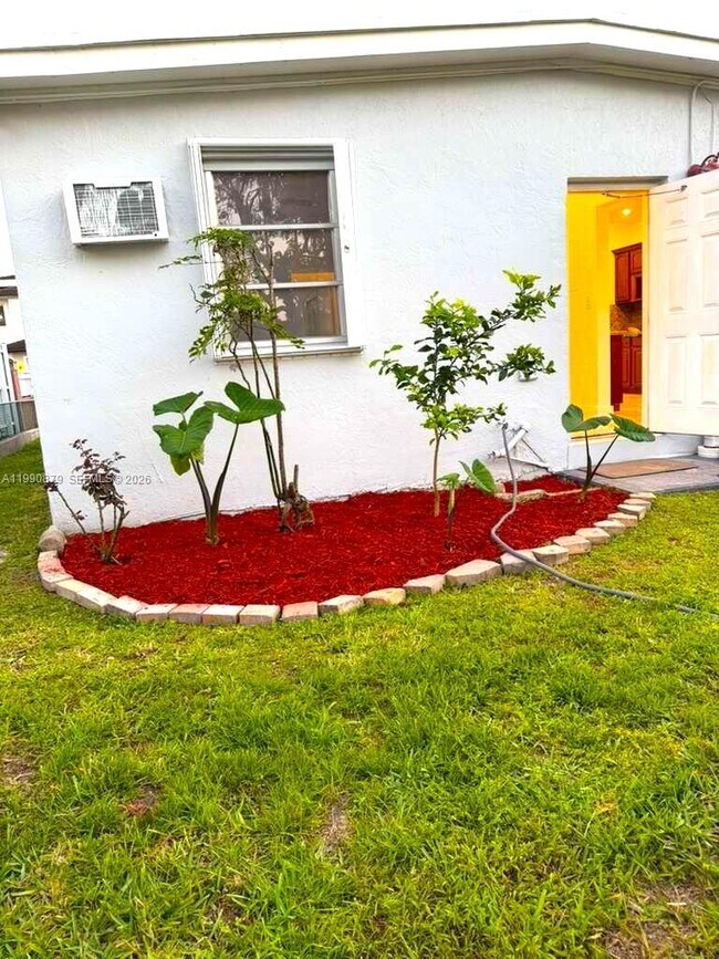 Building Photo - 6339 SW 32nd St