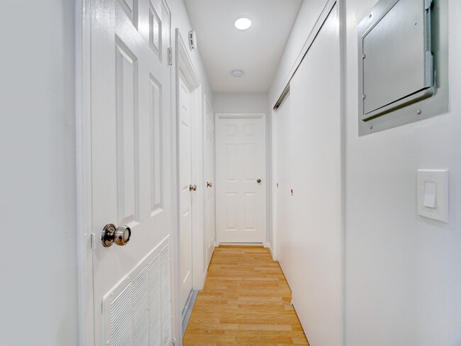 Building Photo - 8841 John F. Kennedy Blvd