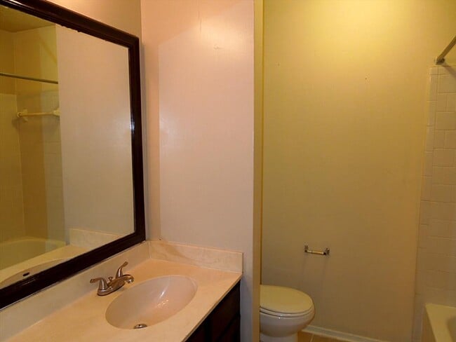 Building Photo - 6811 Renfro Dr