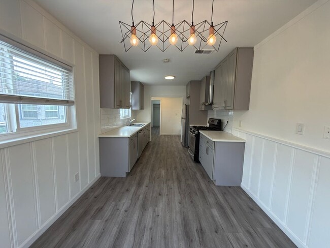 Building Photo - 1110 Mira Mar Ave