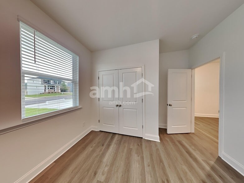 Building Photo - 1605 Soapstone Rd